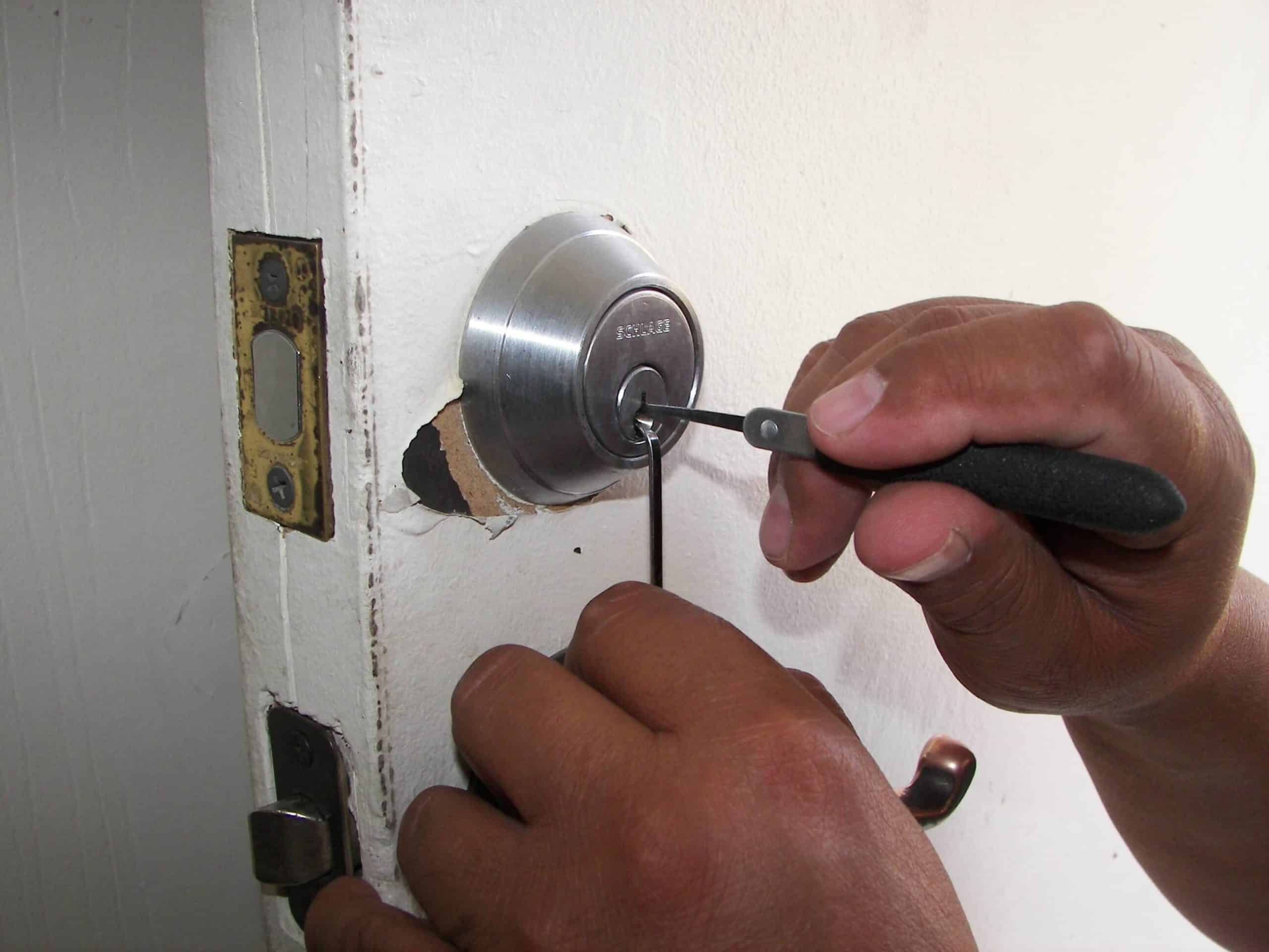 Türöffnung Werkzeug für zugefallene Türen & fehlende Schlüssel