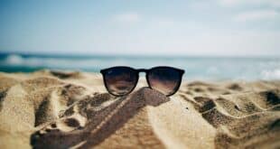 Strand Sonnenbrille Sommerurlaub 2024