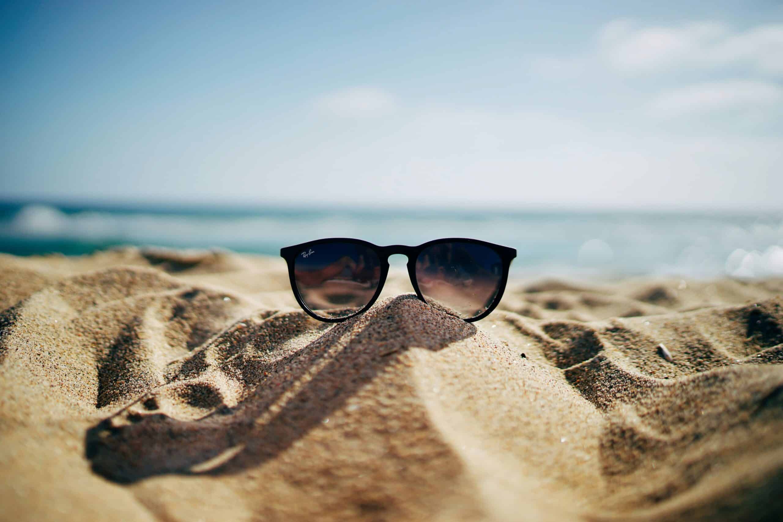 Strand Sonnenbrille Sommerurlaub 2024